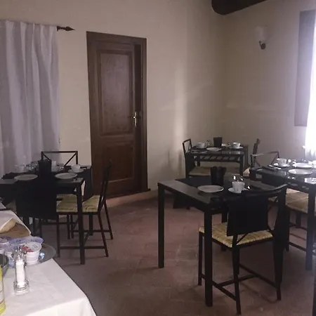 Petrella Oda ve Kahvaltı 3*
